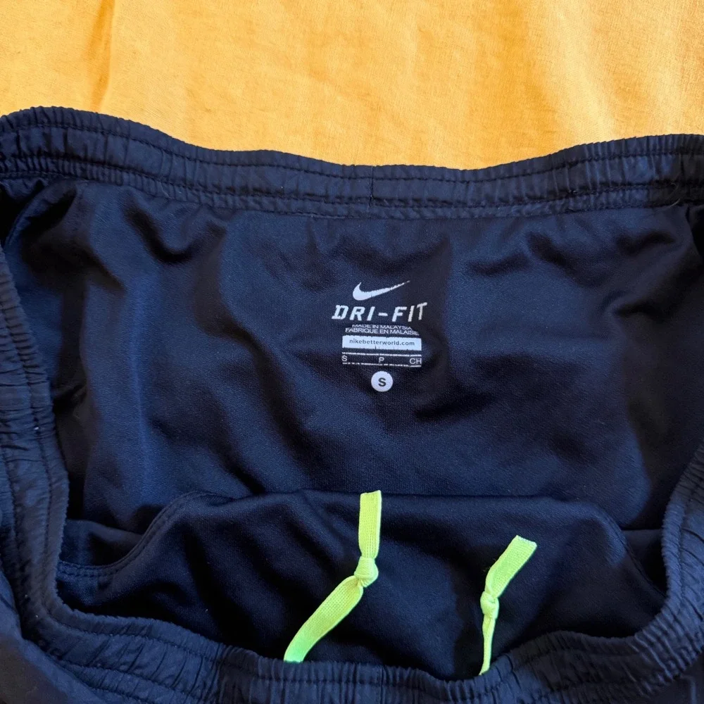 Nike Dri-FIT Mens Running Shorts Black Chevron‎ Pattern Zipper Pocket Small